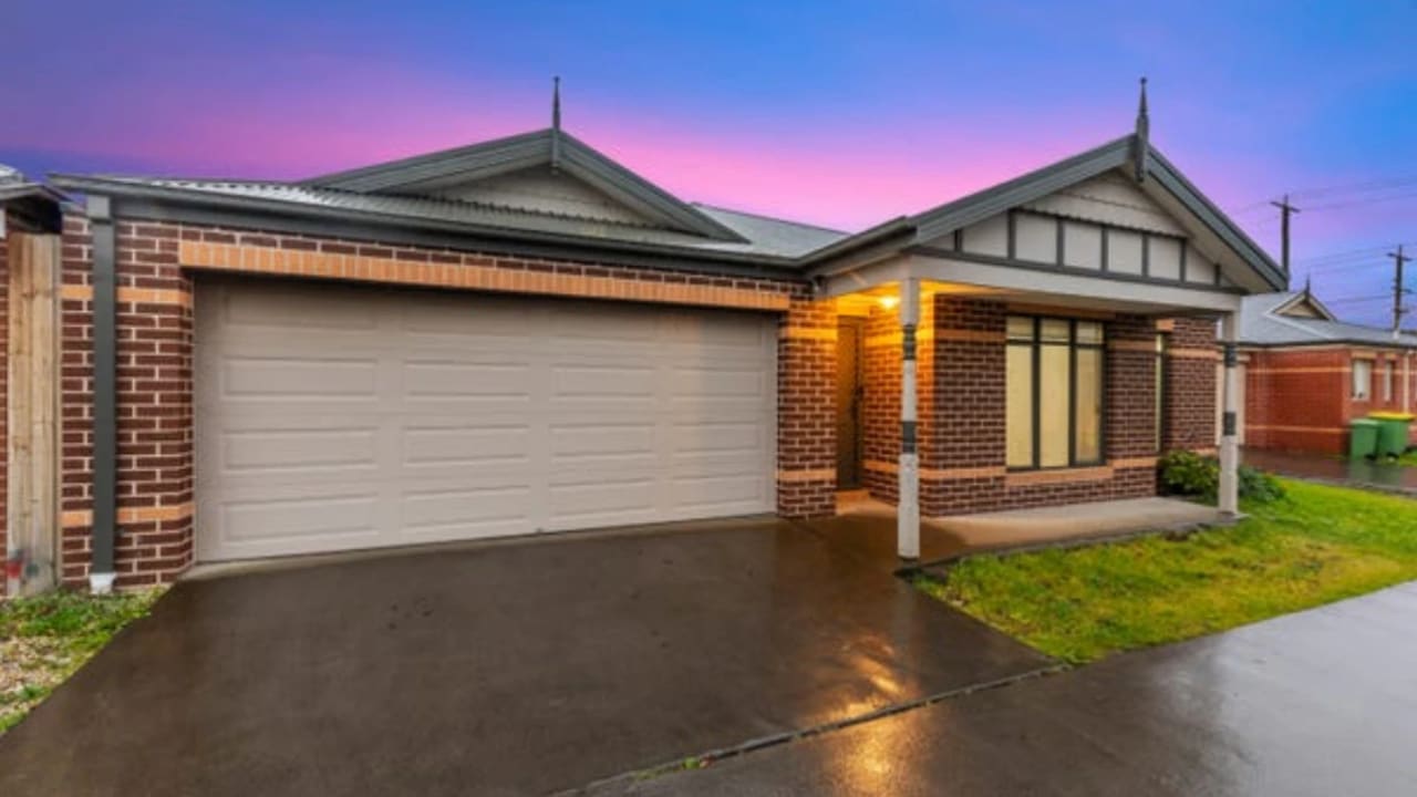 Furnished room with ensuite in a share house