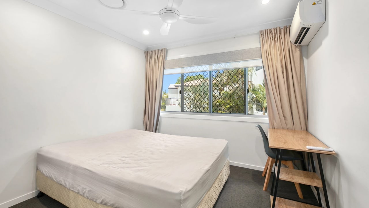 Furnished room in a share house