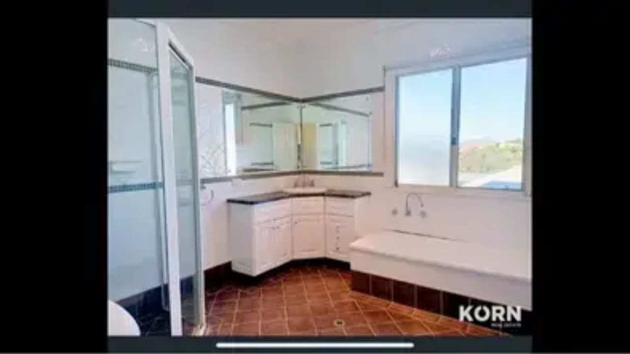 Room in a share house