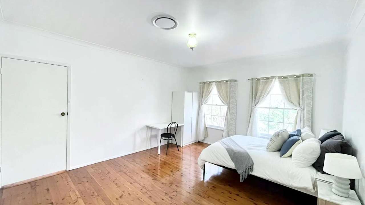 Room in a share house