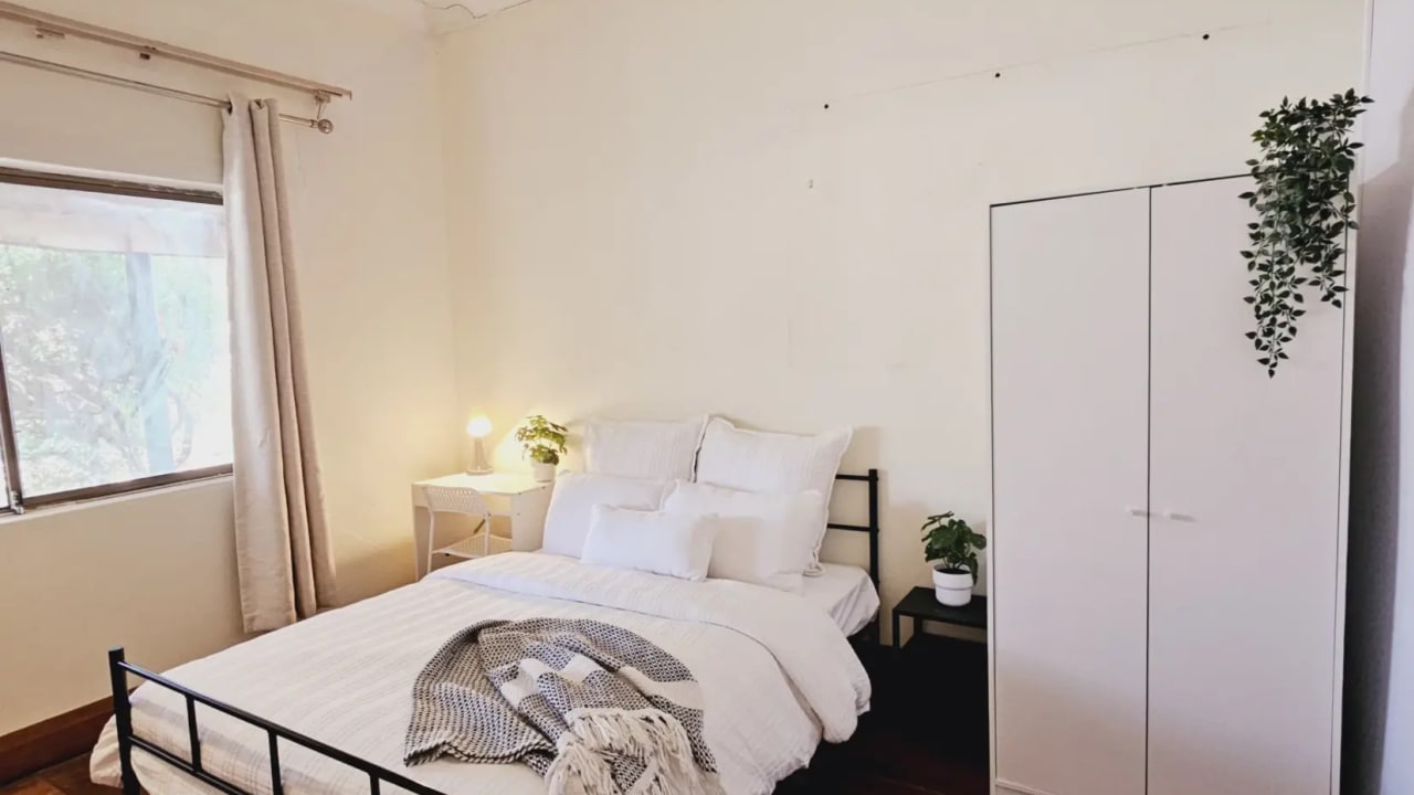 Furnished room in a share house
