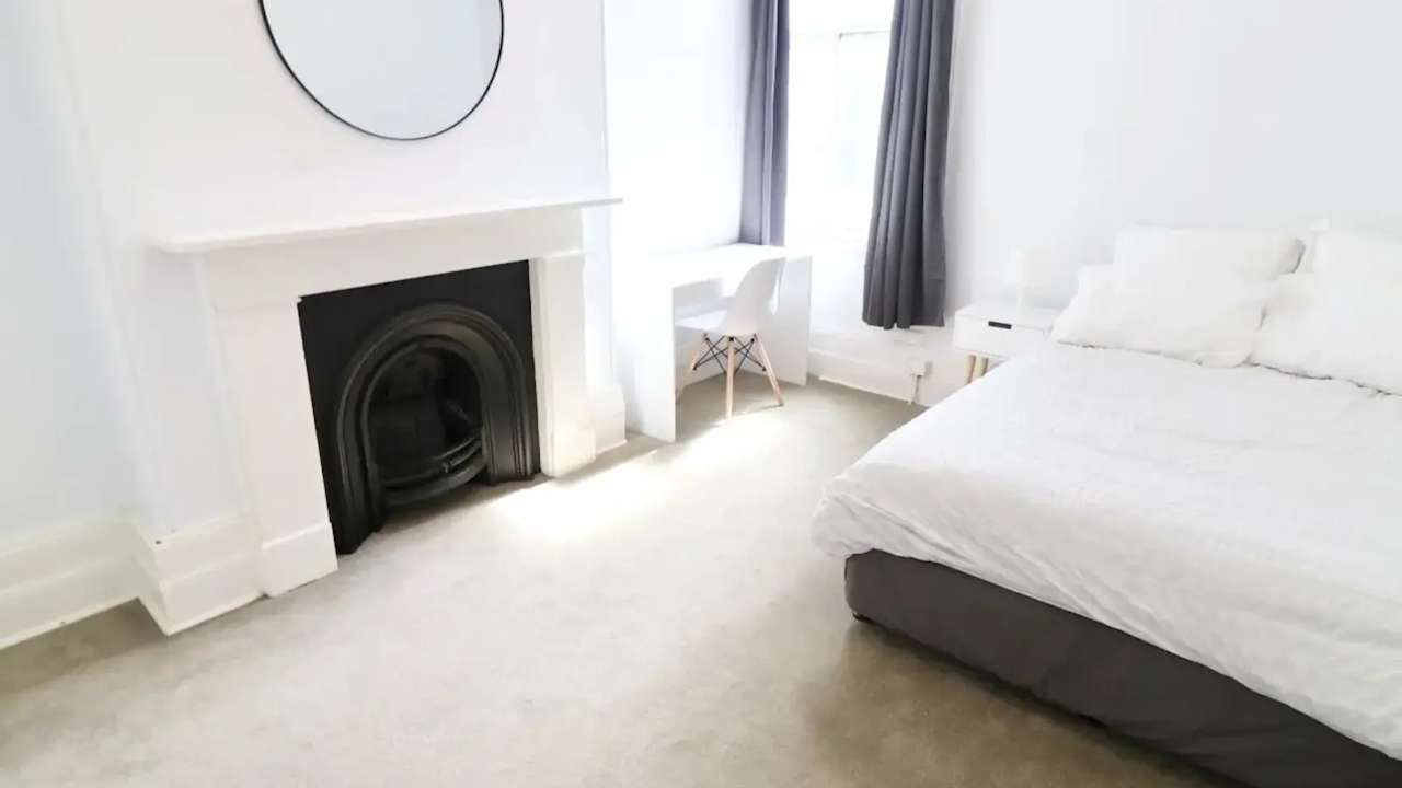 Room in a share house
