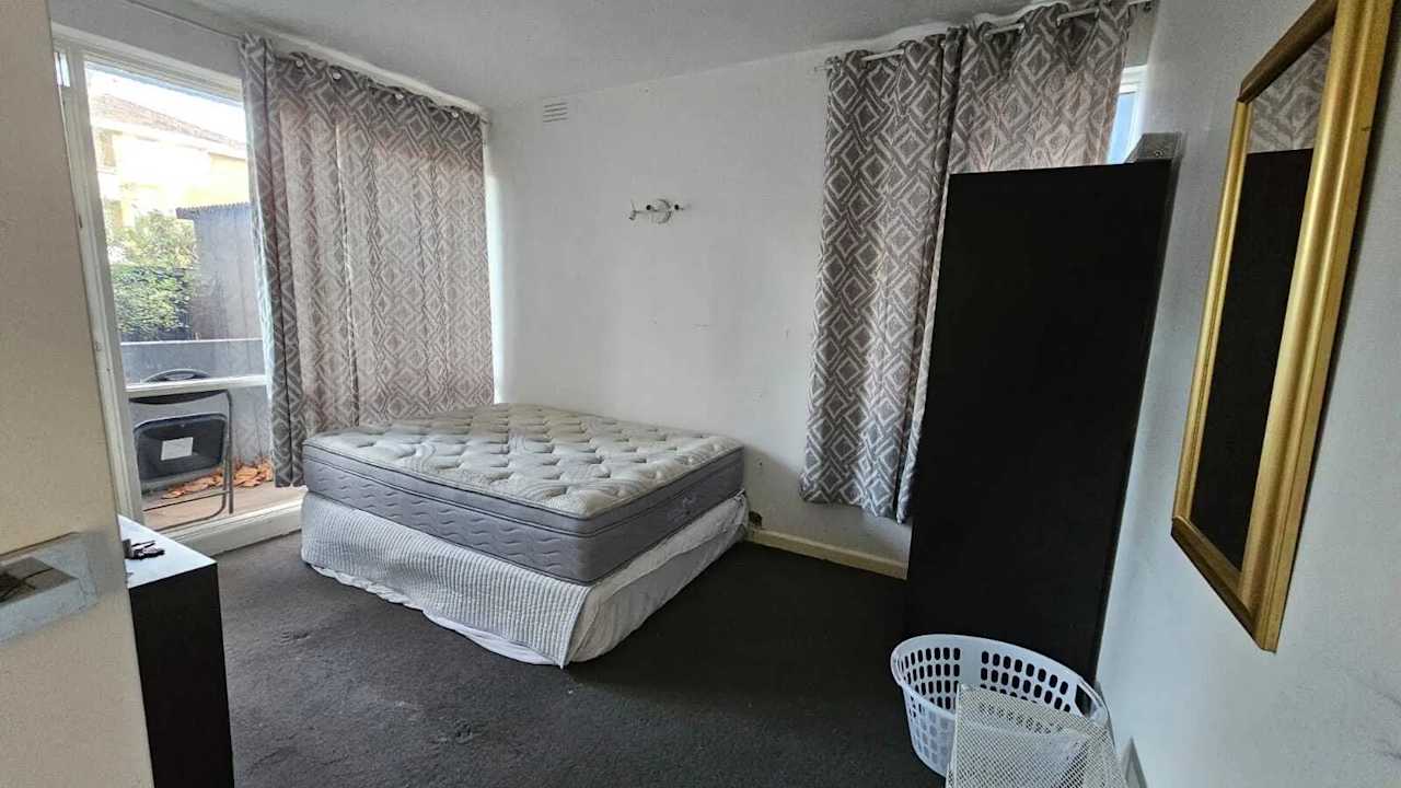 Room in a share house