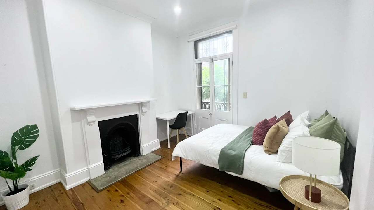 Room in a share house