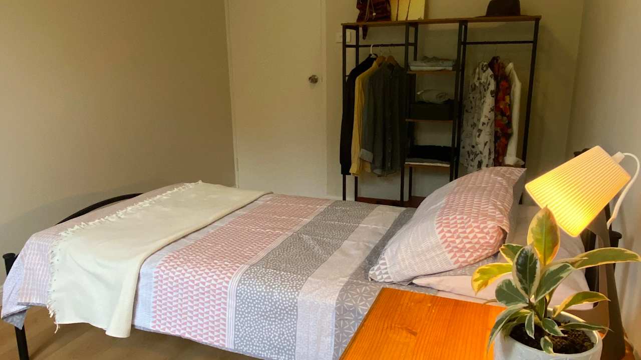 Furnished room in a flatshare