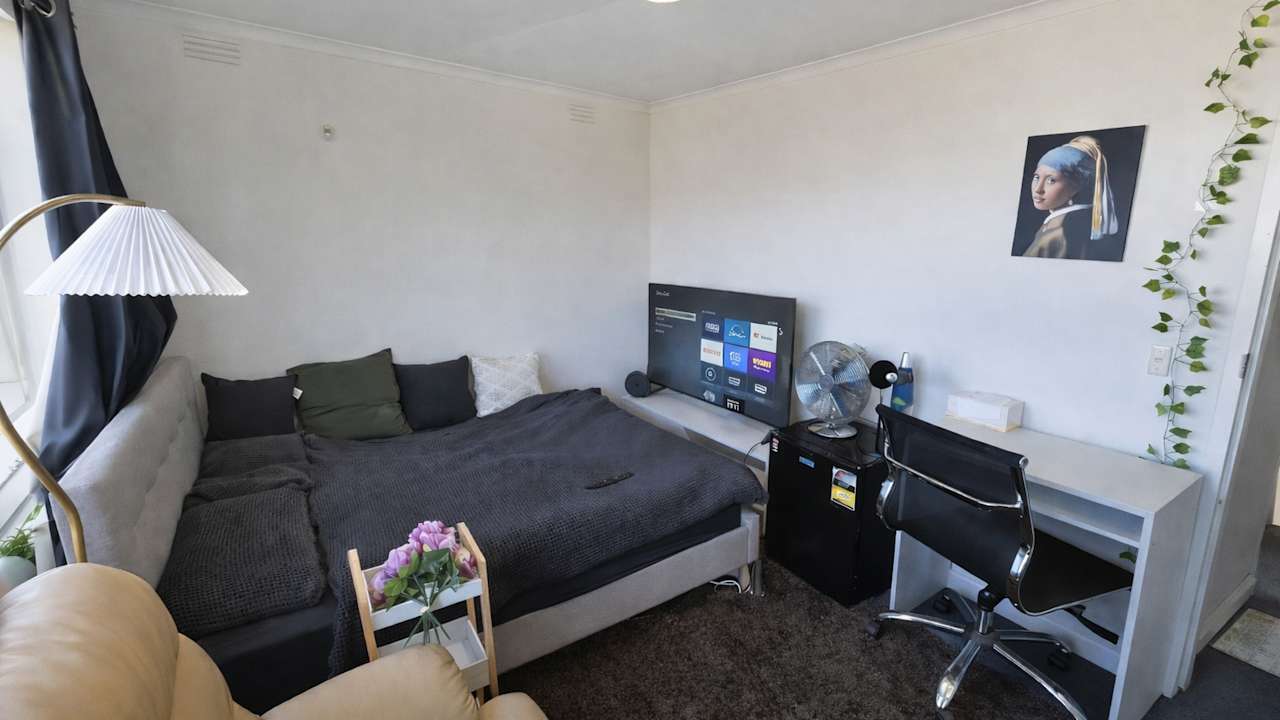 Furnished room in a flatshare