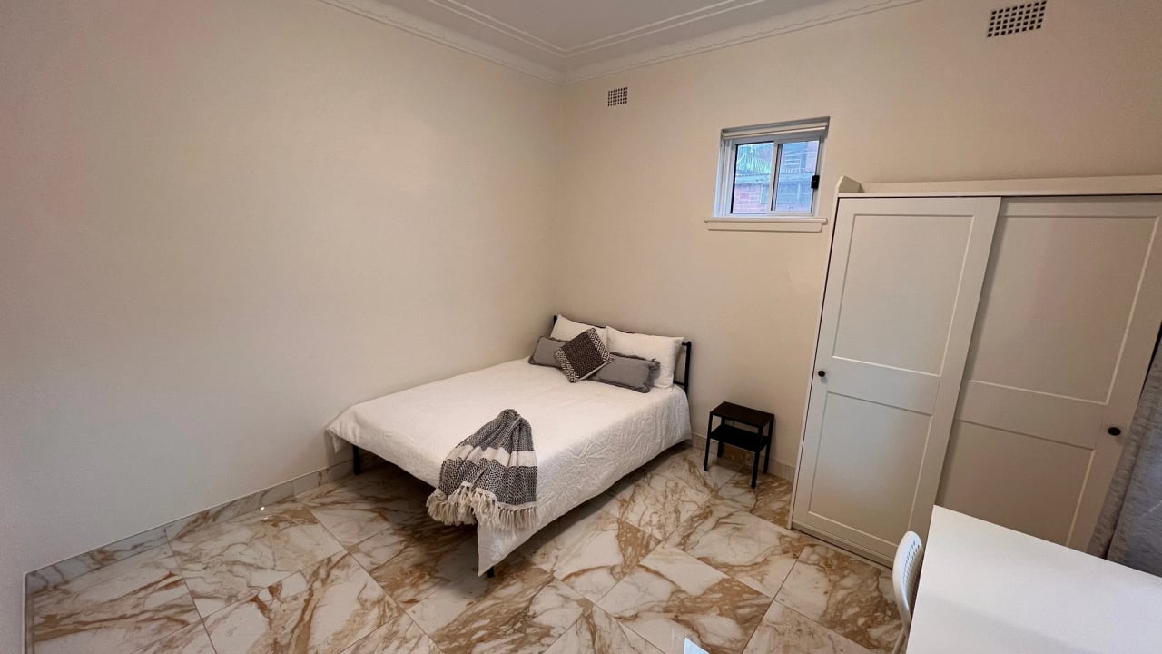 Furnished room in a flatshare