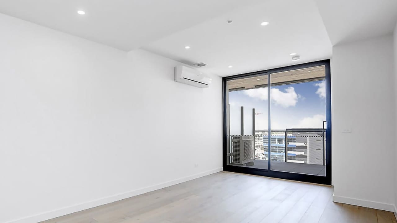 Whole property with 1 room for rent