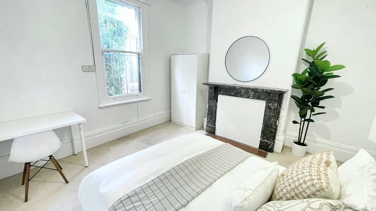 Room in a share house