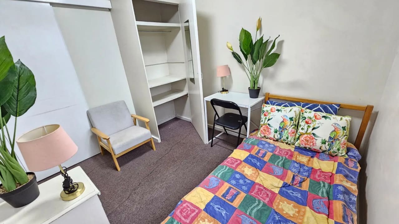 Furnished room in a share house