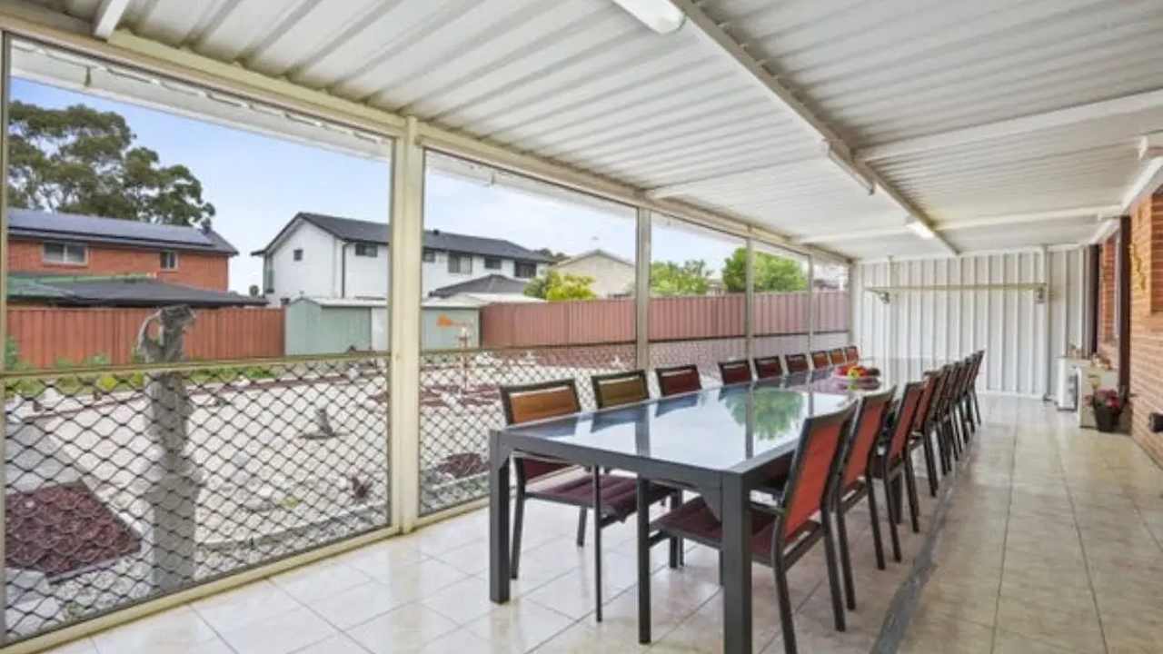 Furnished room in a share house