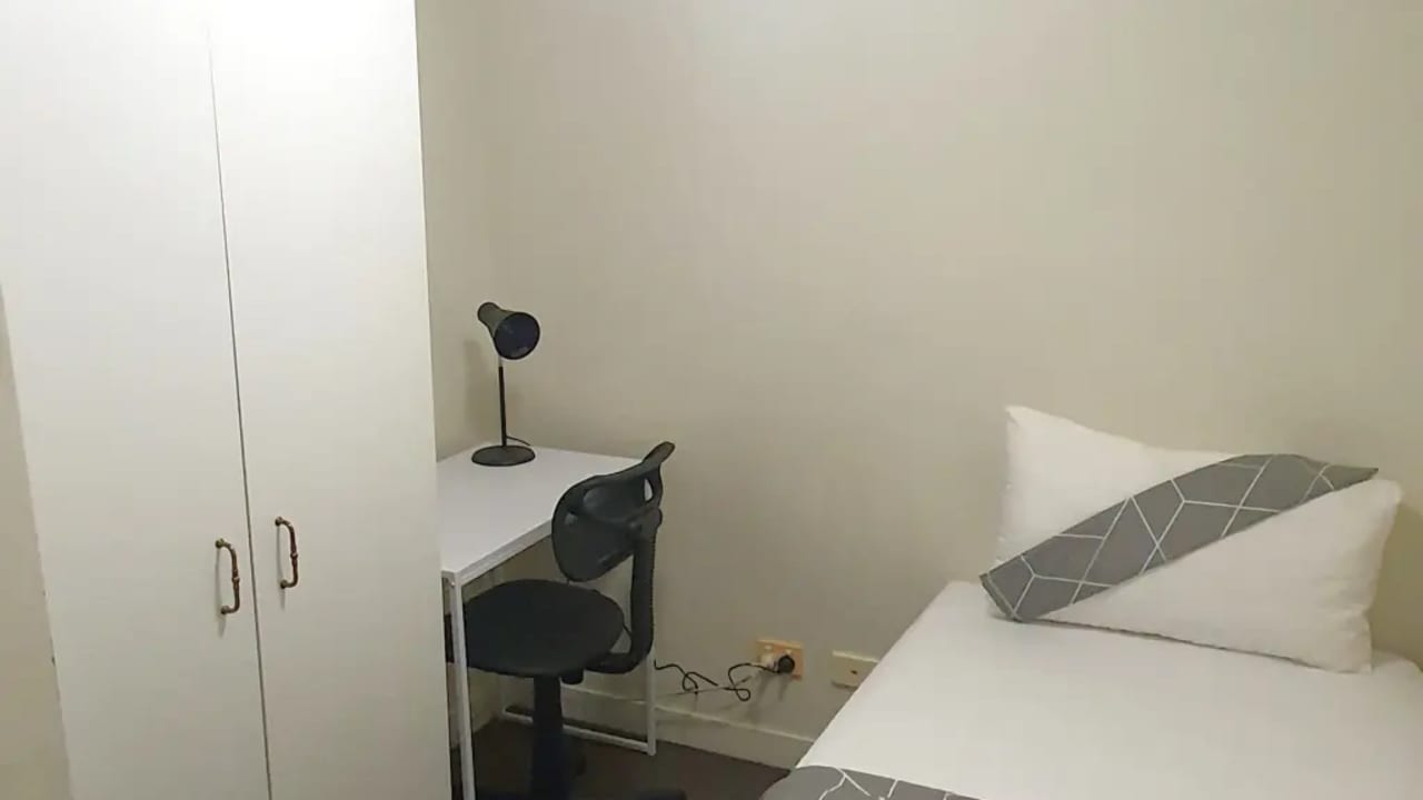 Furnished room in a flatshare