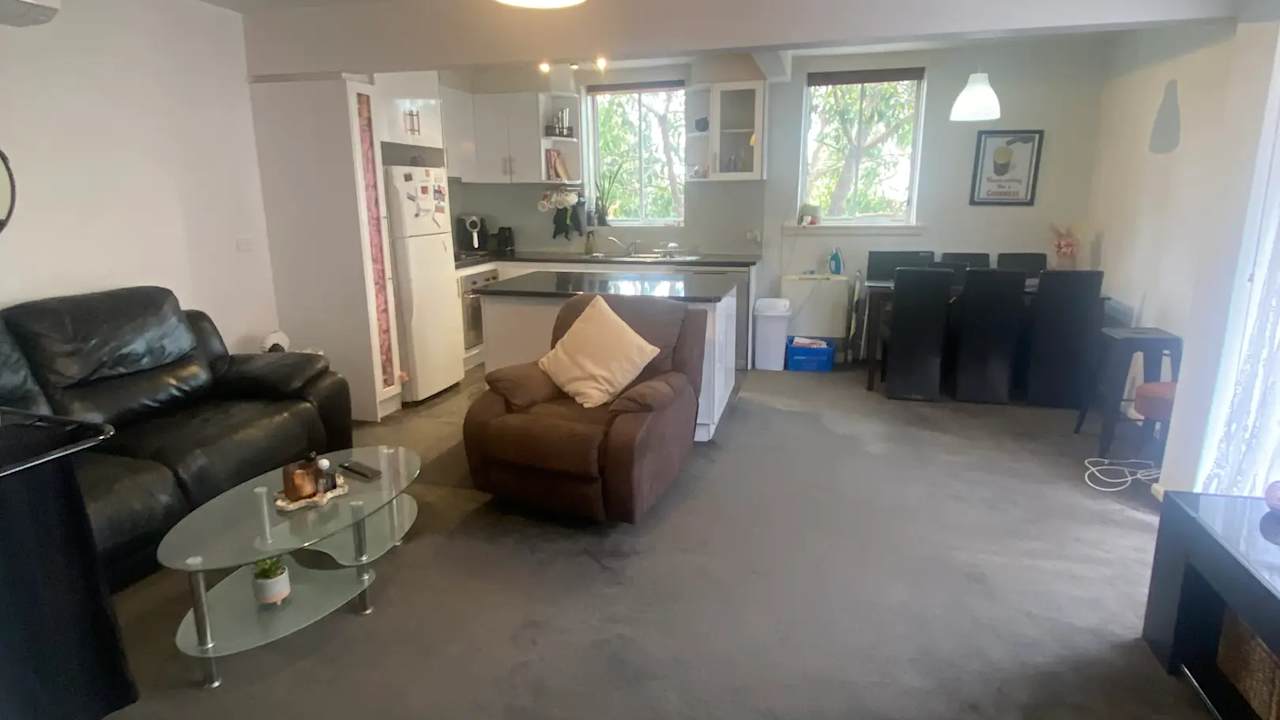 Furnished room in a flatshare