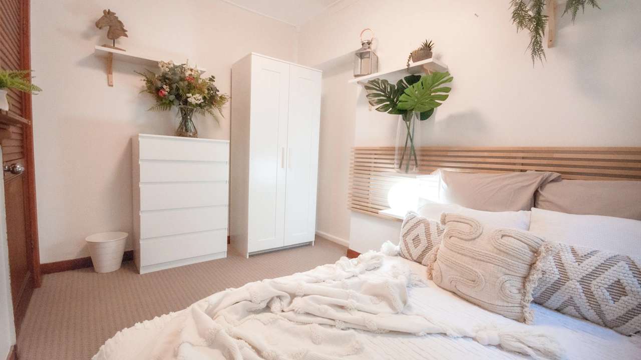 Furnished room in a share house