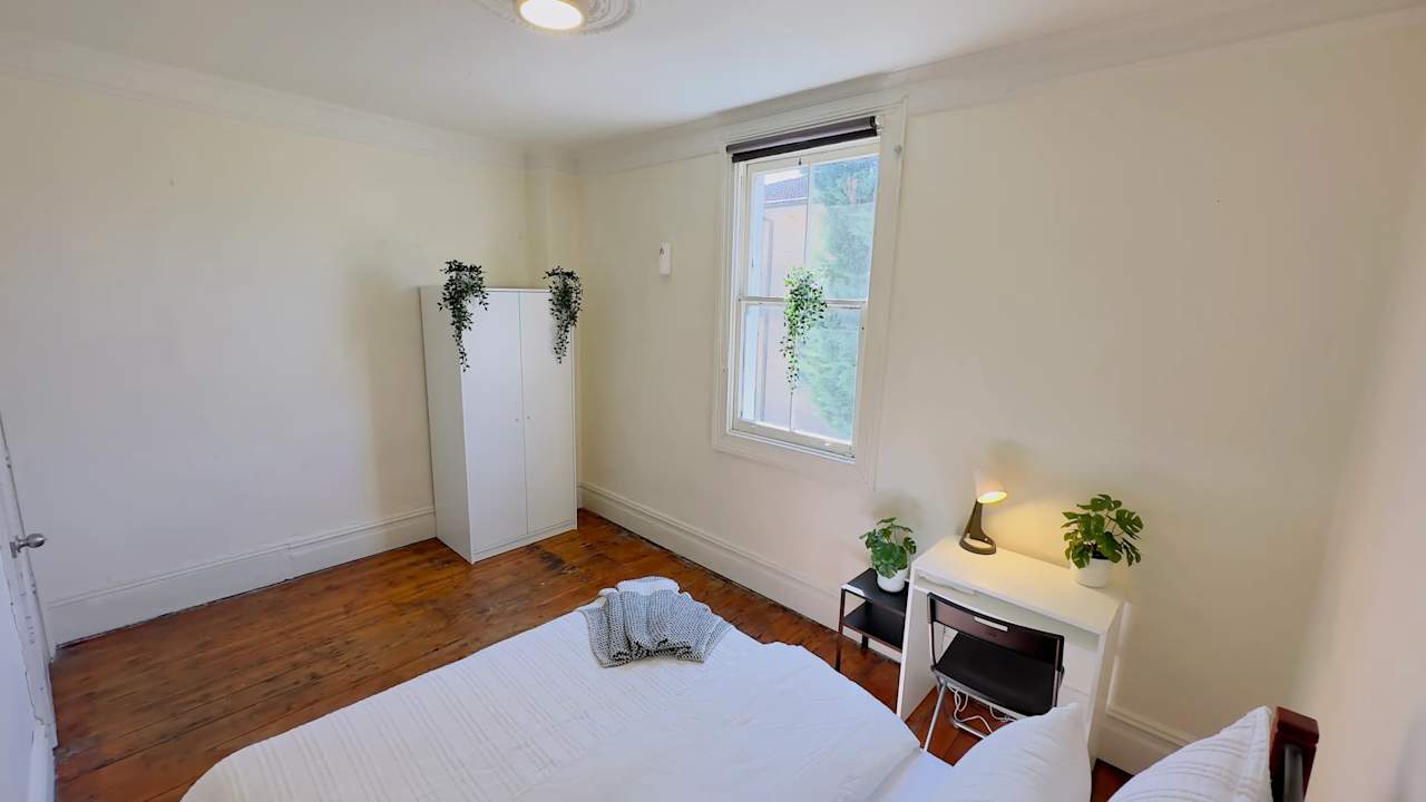 Furnished room in a flatshare