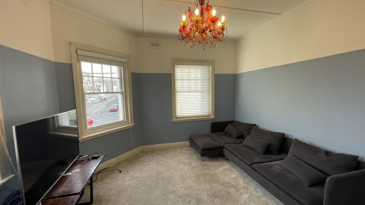 Furnished room in a flatshare