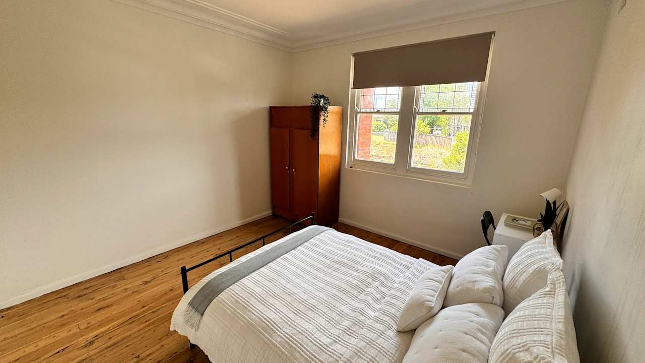 Furnished room in a flatshare