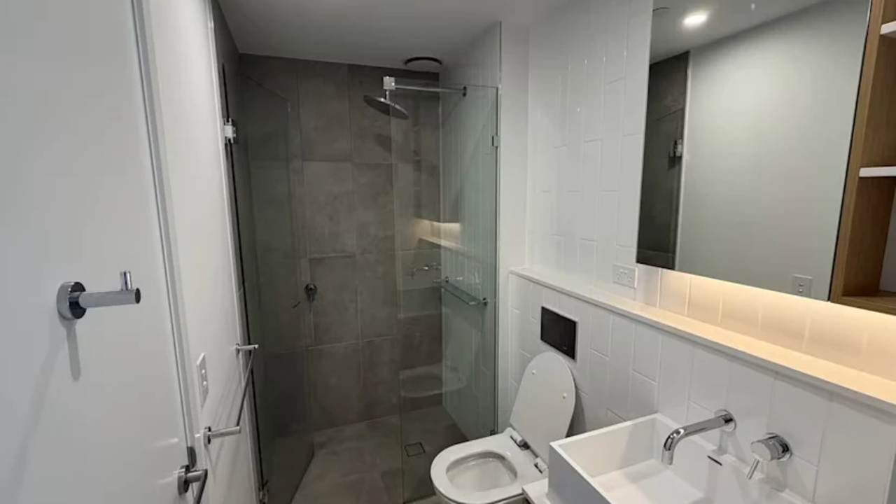 Furnished room with ensuite in a flatshare