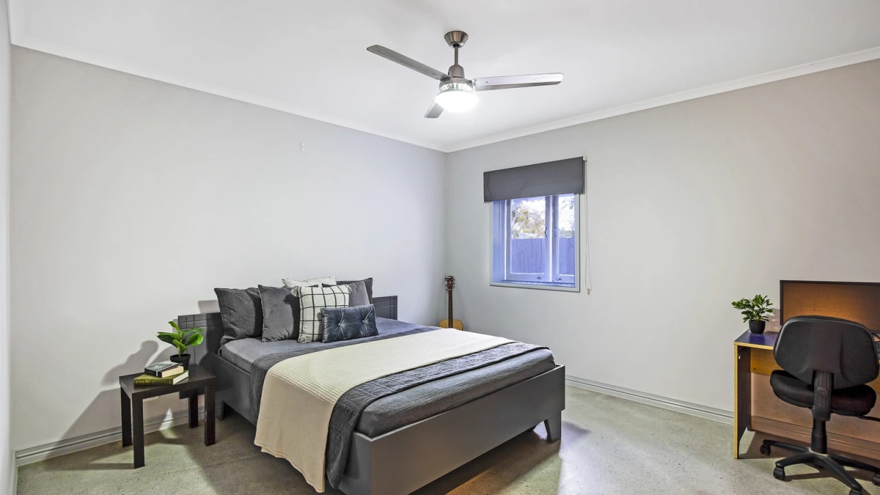 Room in a share house