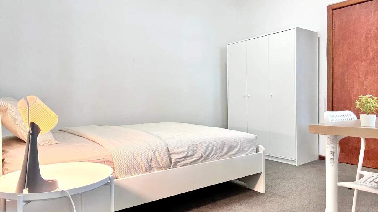 Furnished room in a share house