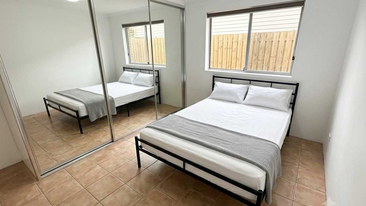 Furnished room in a flatshare