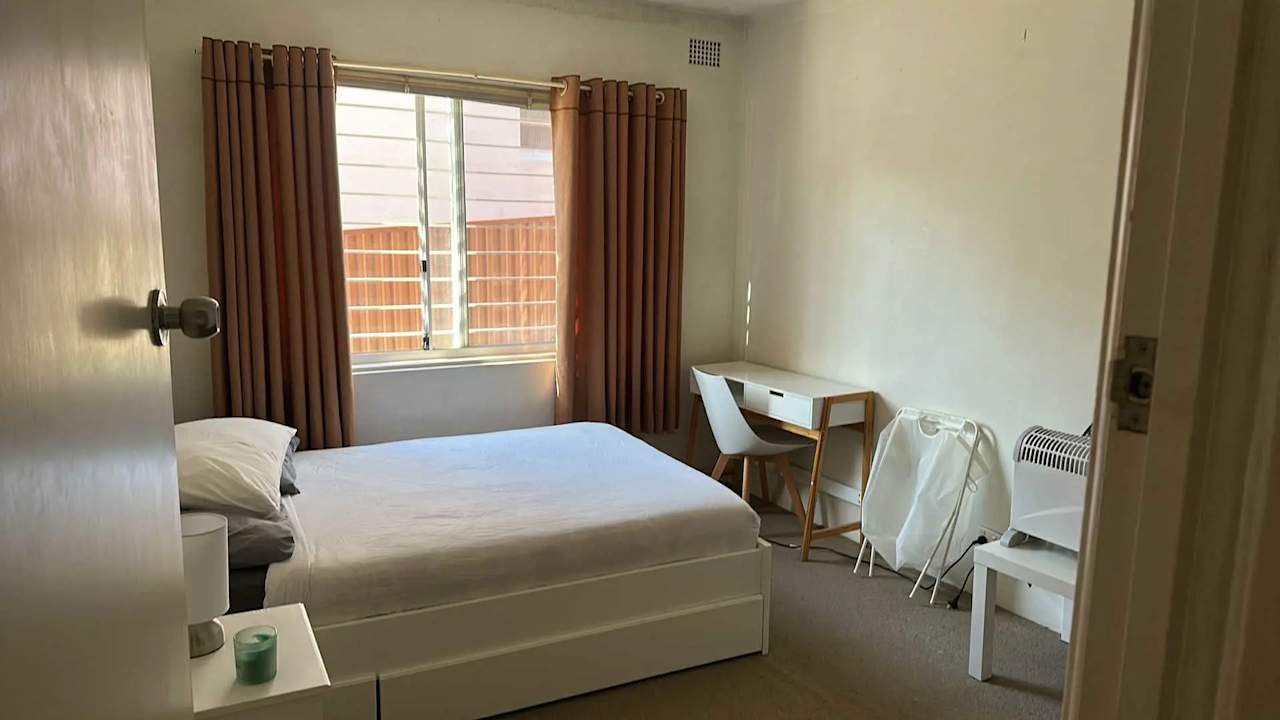Furnished room in a flatshare