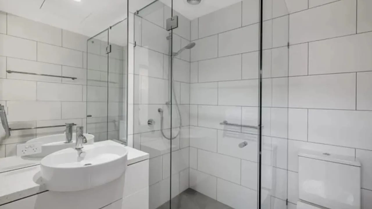 Furnished room with ensuite in a flatshare