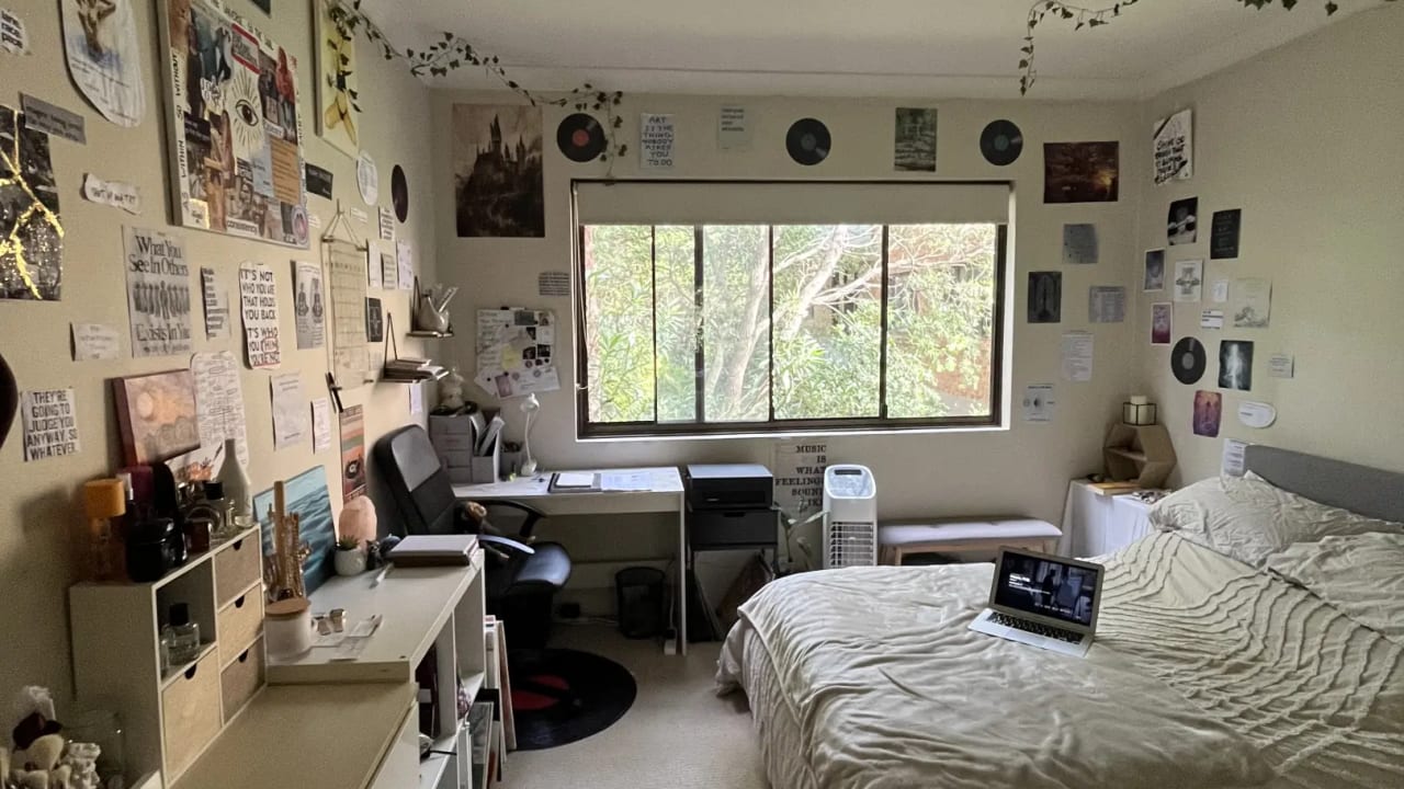 Furnished room in a flatshare
