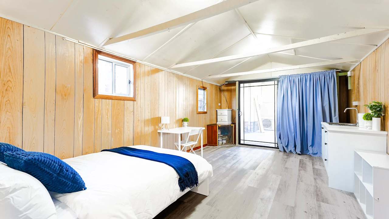 Furnished room studio flat for rent