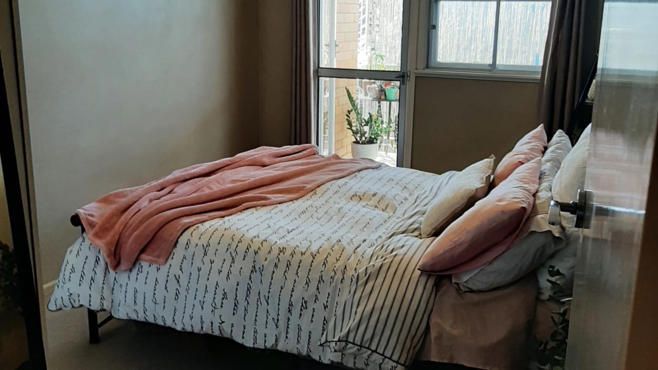 Room in a share house