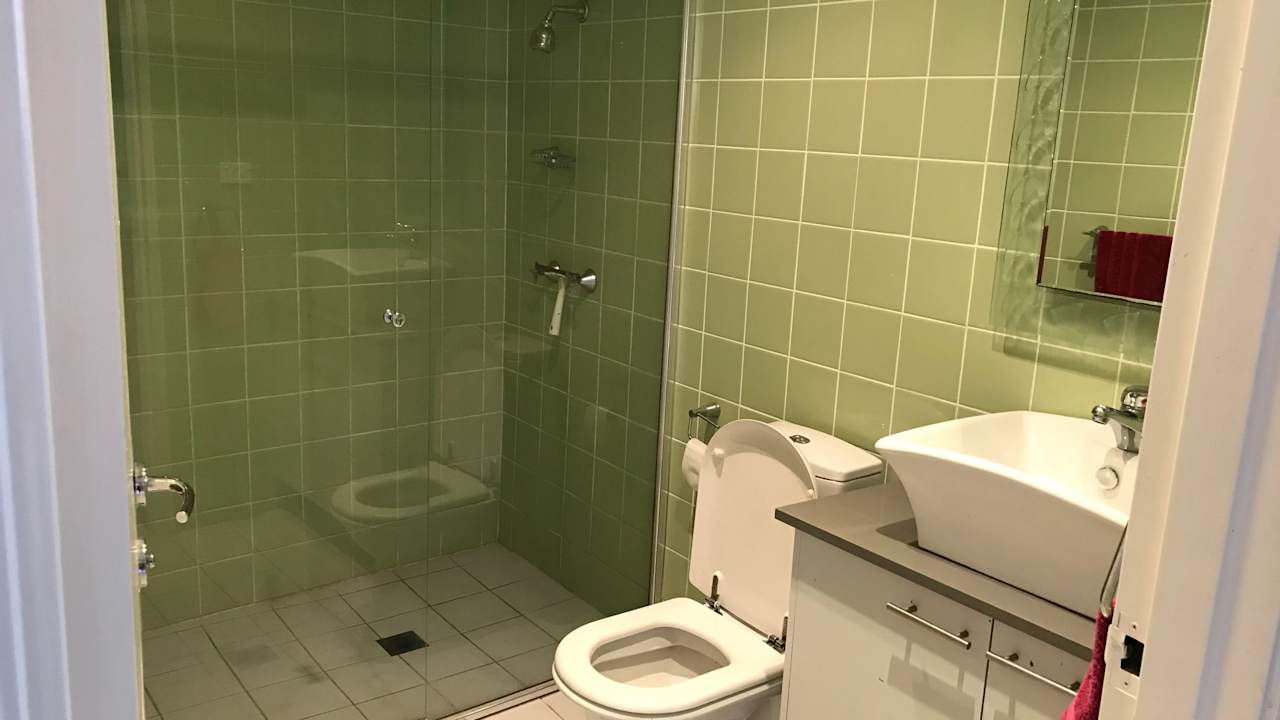 Furnished room with ensuite in a flatshare