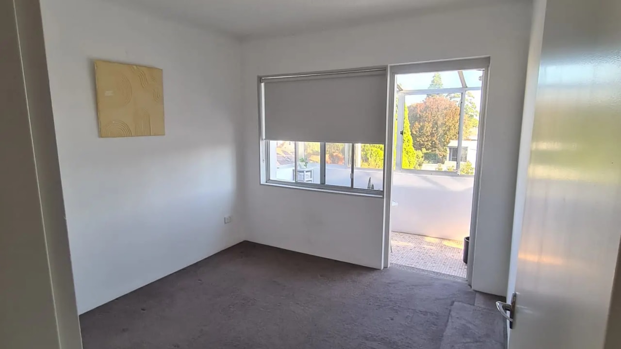 Unfurnished room in a flatshare