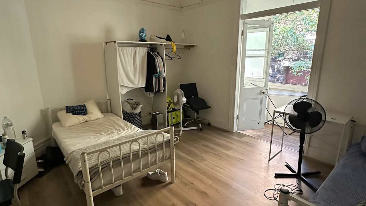 Furnished room in a share house