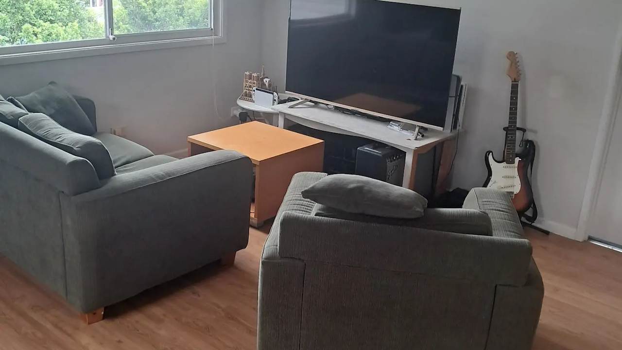 Unfurnished room in a flatshare