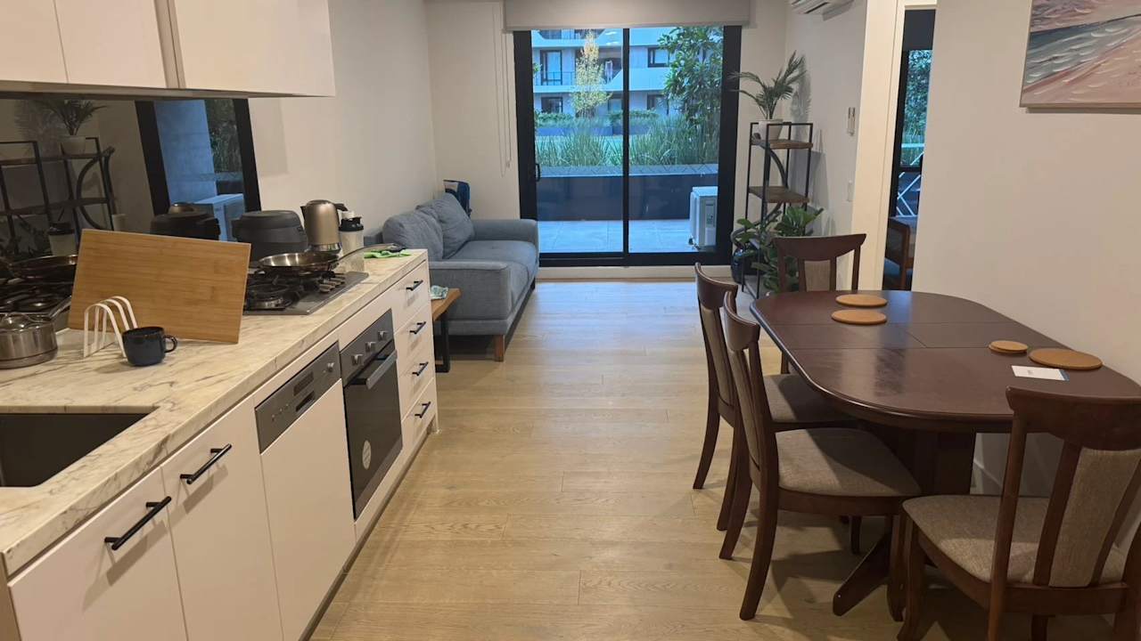 Furnished room with ensuite in a flatshare