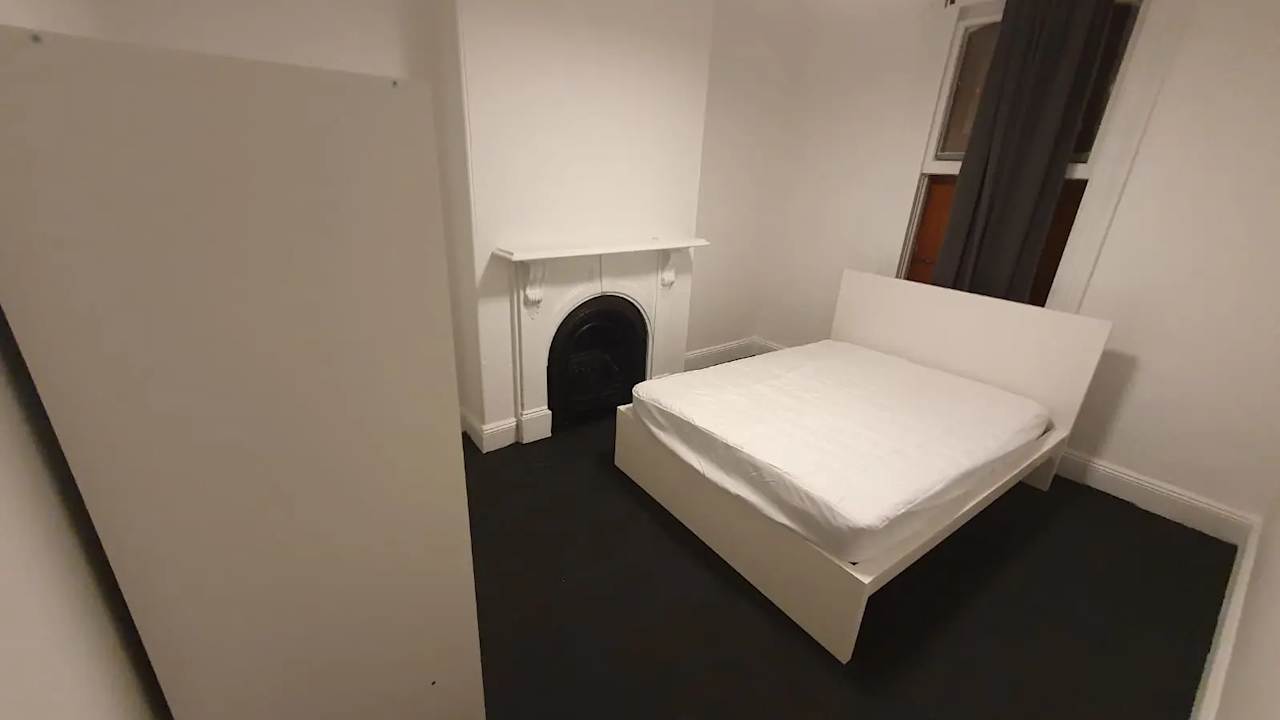 Furnished room in a share house