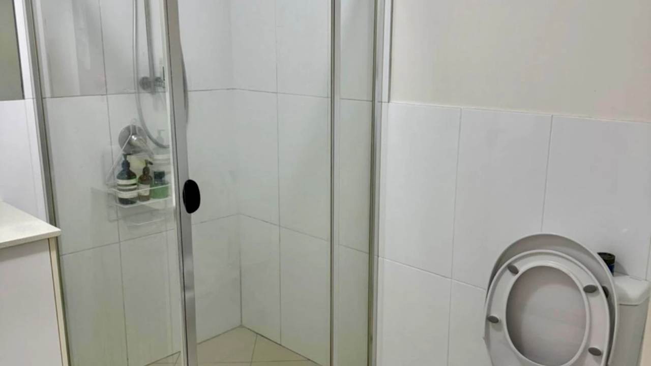 Furnished room with ensuite in a flatshare