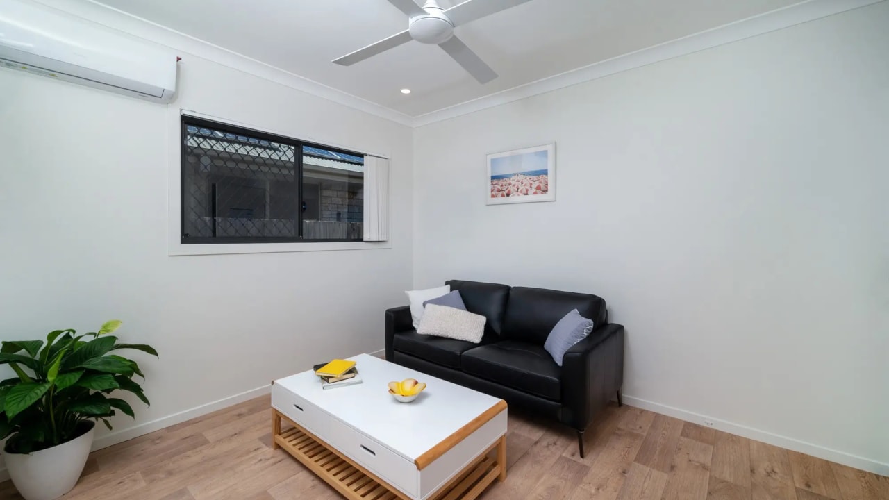 Whole property with 1 room for rent