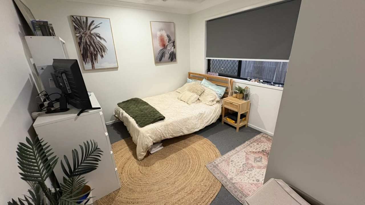 Unfurnished room in a share house
