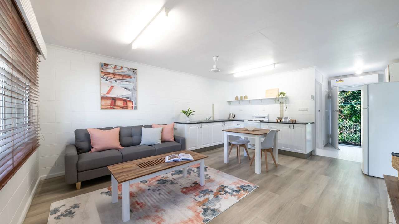 Furnished room in a flatshare