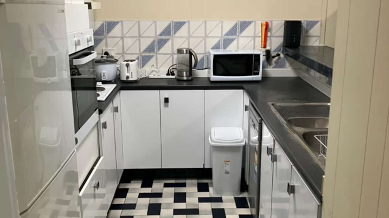 Furnished room with ensuite in a flatshare