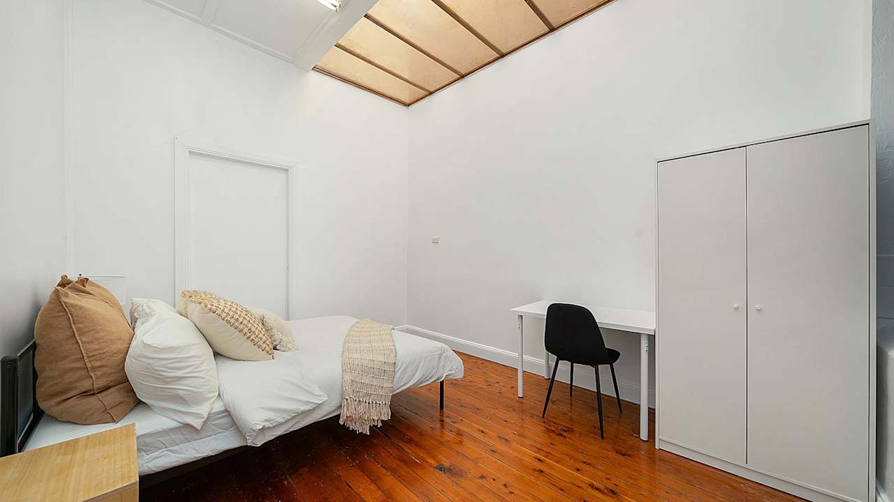 Room in a share house