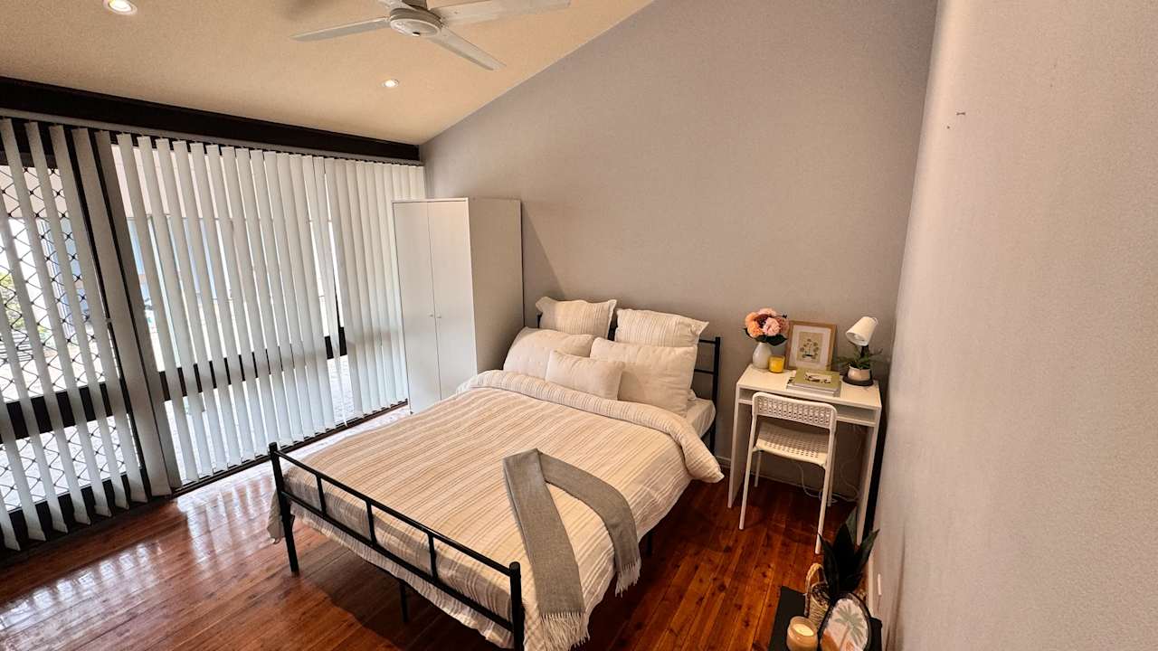 Furnished room in a share house