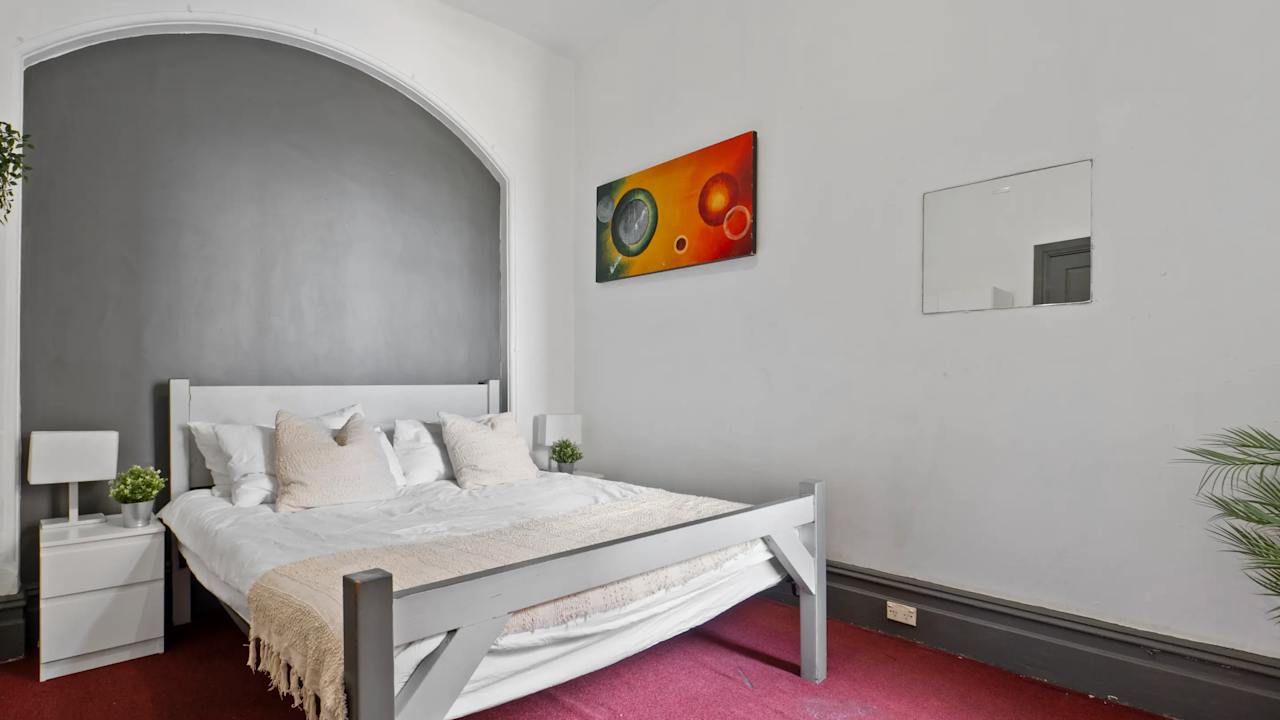 Furnished room in a share house