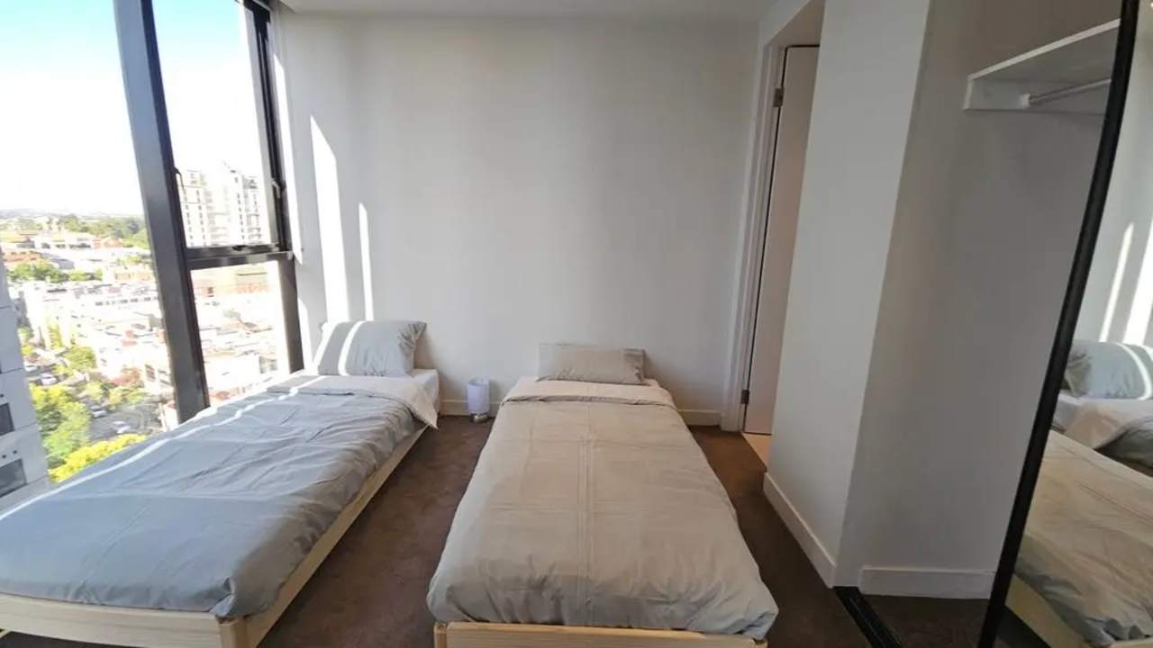Furnished room with ensuite in a flatshare