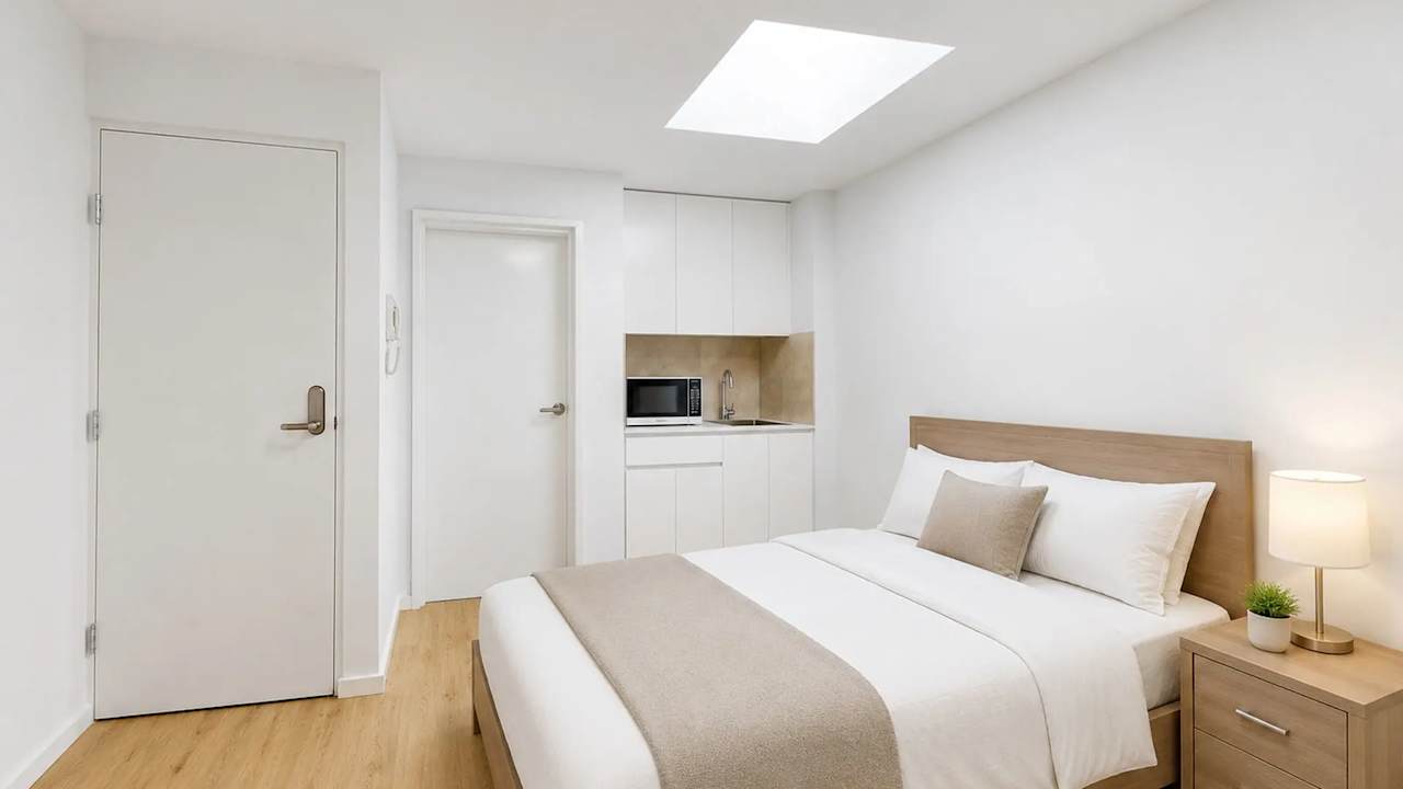 Unfurnished room studio flat for rent