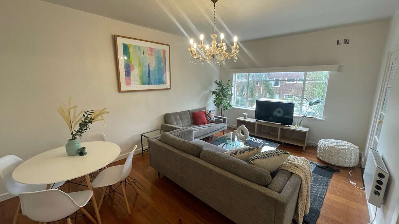 Furnished room in a flatshare
