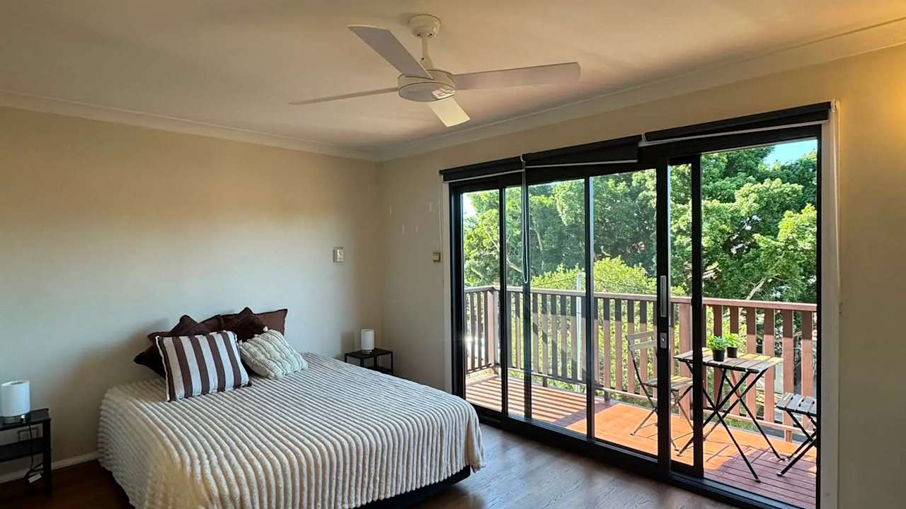 Furnished room in a flatshare
