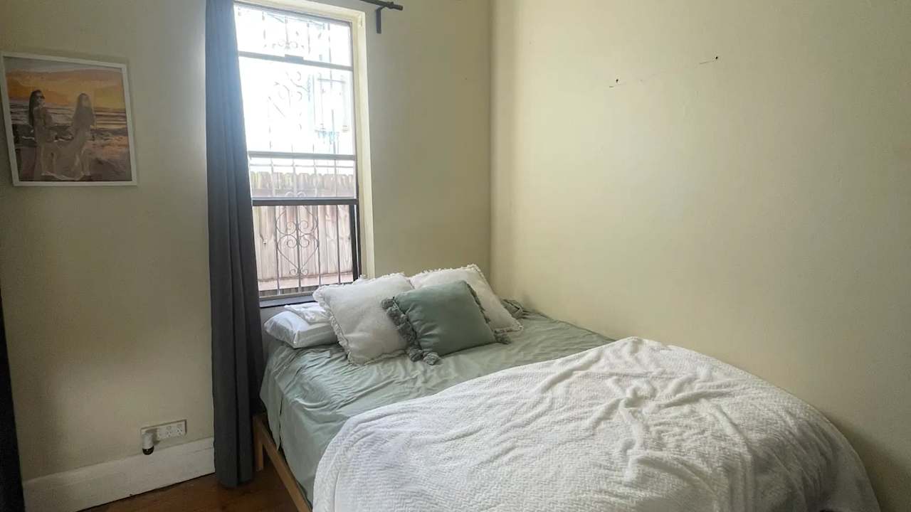 Room in a share house