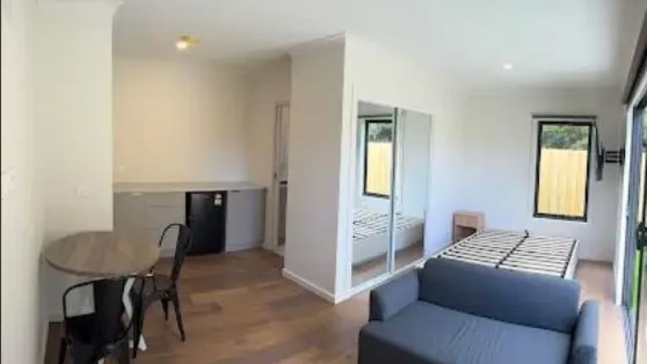 Room studio flat for rent